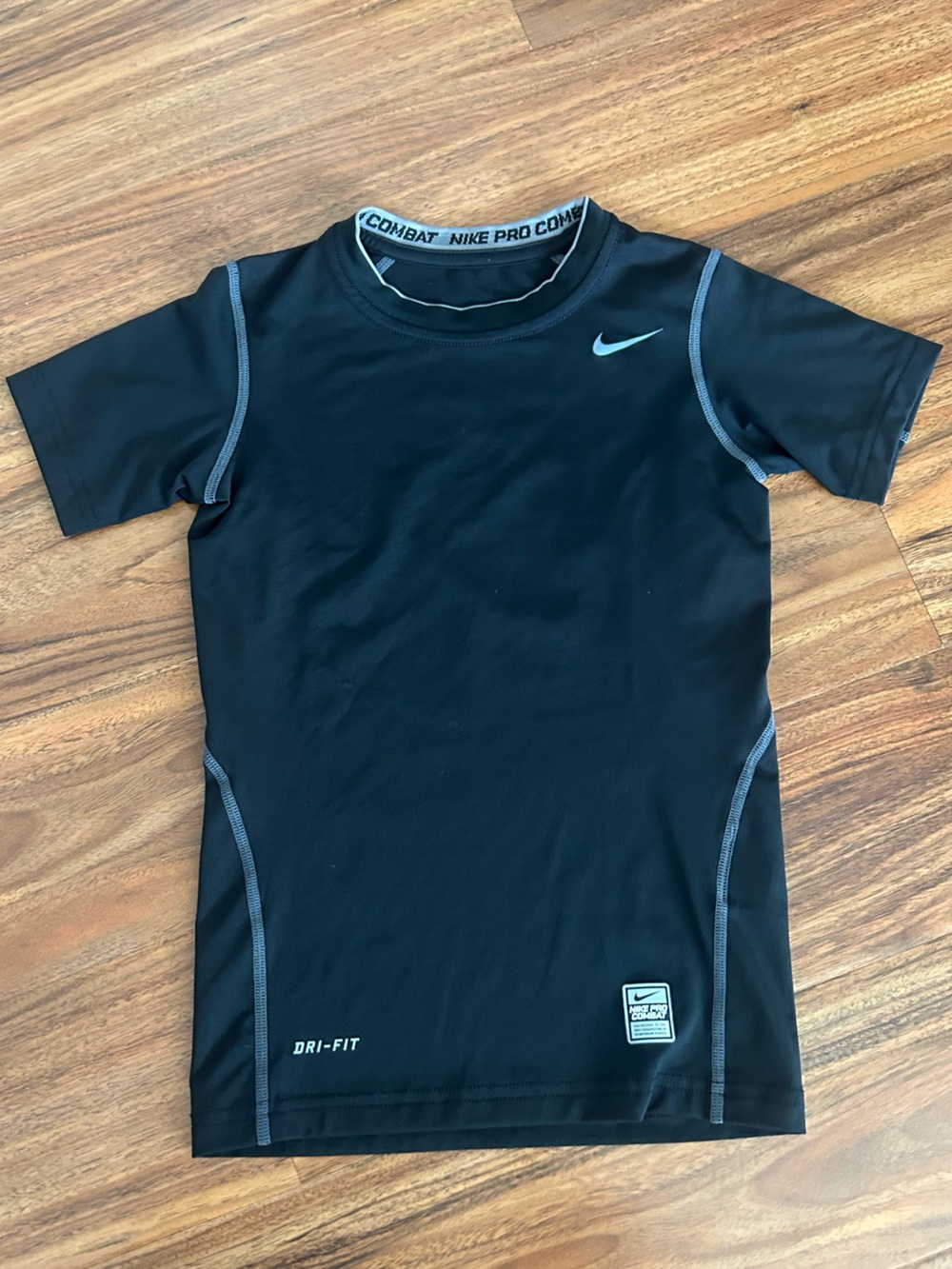 Nike pro combat kids black short sleeve compression shorts small